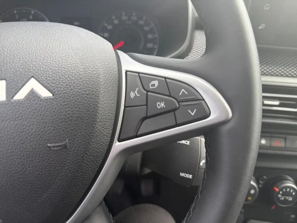 Dacia Duster 1.6 Hybrid 140 Journey NAVIGATIE AIRCO 360 uit 2025, foto 8
