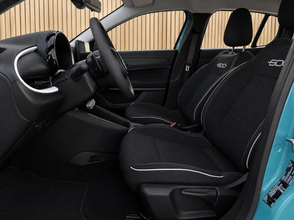 Fiat 600 1.2 Hybrid Urban uit 2025, foto 12