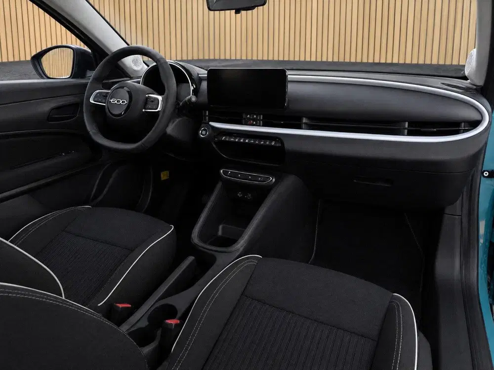 Fiat 600 1.2 Hybrid Urban uit 2025, foto 3