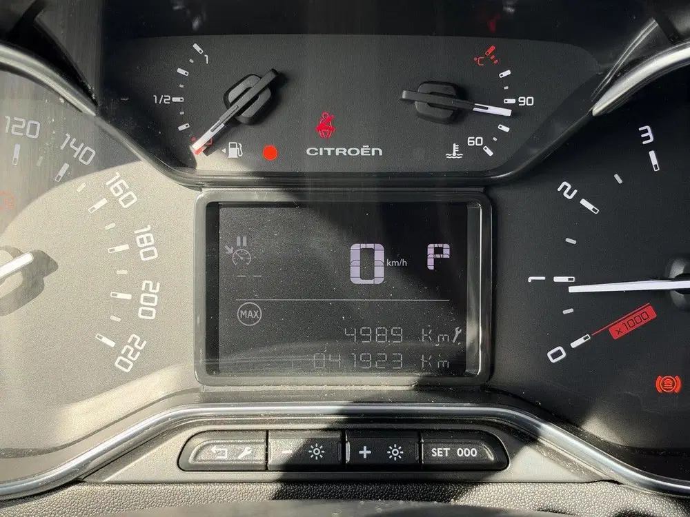 Citroën C3 1.2 PureTech Shine Automaat uit 2022, foto 8