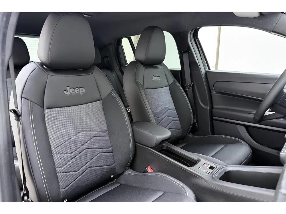 Jeep Avenger Summit 54 kWh uit 2026, foto 14