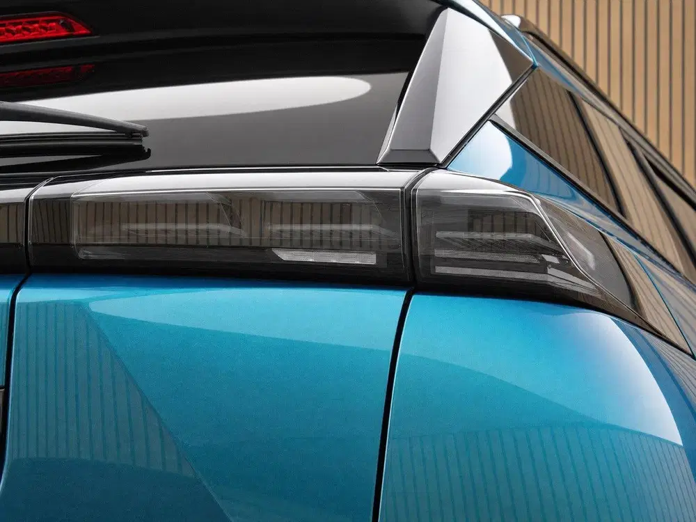 Peugeot 2008 1.2 Hybrid 145 Allure VOORRAAD KORTING uit 2026, foto 13