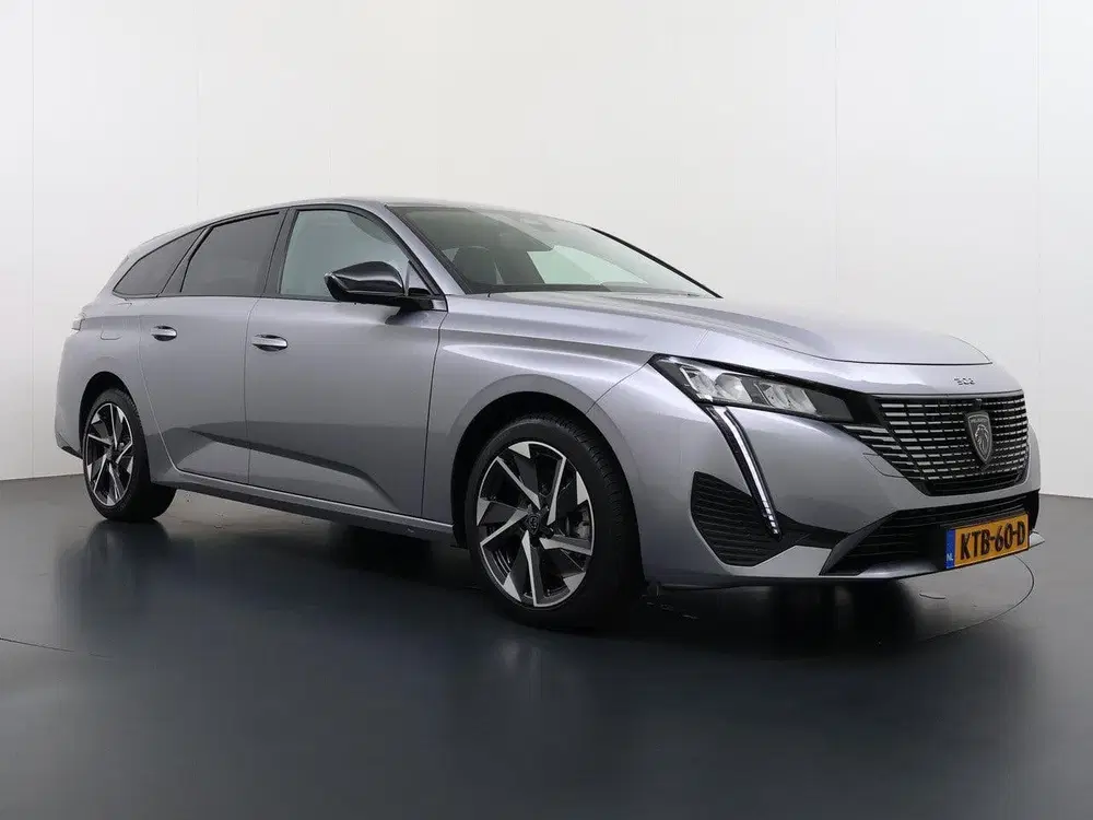 Peugeot 308 SW Allure 136pk Hybrid Automaat uit 2025, foto 2