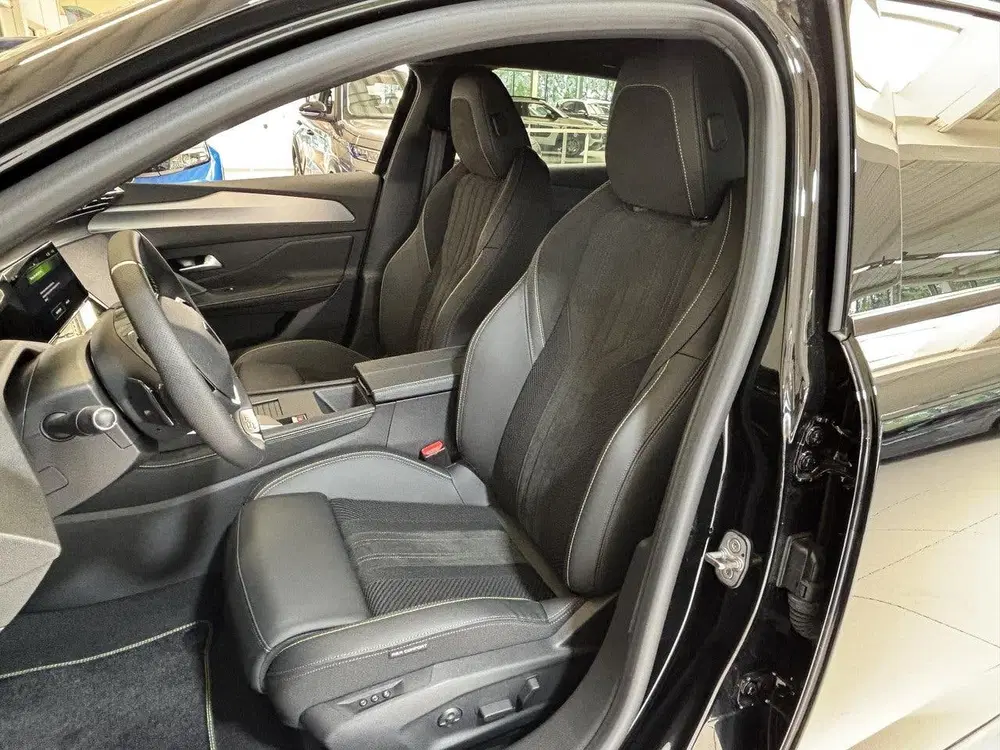 Peugeot 308 1.2 Hybrid 145 e-DCS6 GT 360 Camera l Elek uit 2025, foto 11