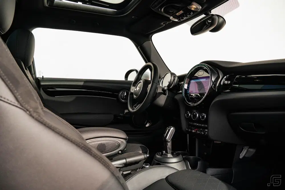 Mini Cooper uit 2022, foto 2