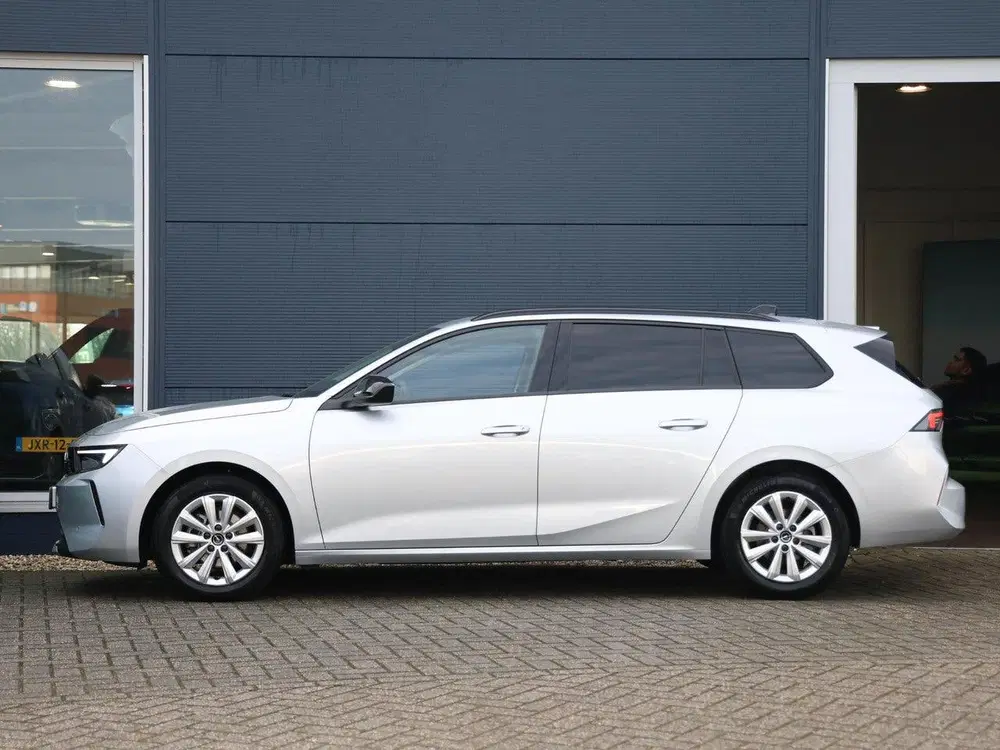 Opel Astra Sports Tourer 1.2 110pk Business Edition C uit 2025, foto 2