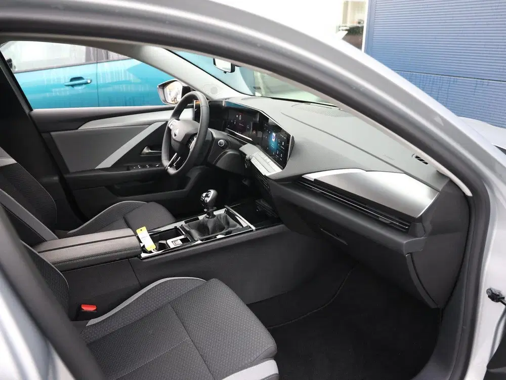 Opel Astra Sports Tourer 1.2 110pk Business Edition C uit 2025, foto 8
