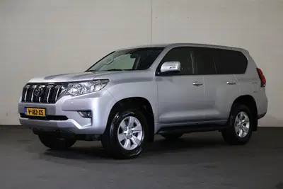 Toyota Land Cruiser 2.8 D-4D-F Challenger Window Van uit 2019
