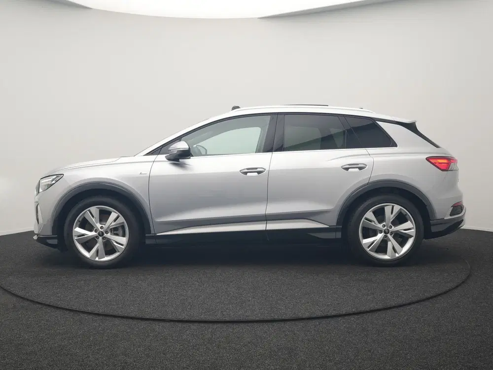 Audi Q4 e-tron 40 S Line 77 kWh 204pk Dealer O.H. uit 2024, foto 2