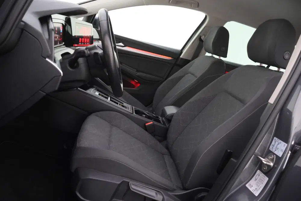 Volkswagen Golf 1.0 eTSI Dsg Life Business FULL LED uit 2023, foto 10