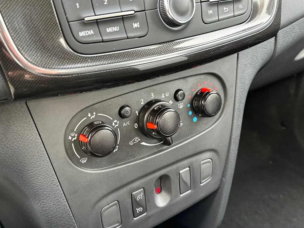Dacia Sandero 0.9 TCe Essential uit 2020, foto 14