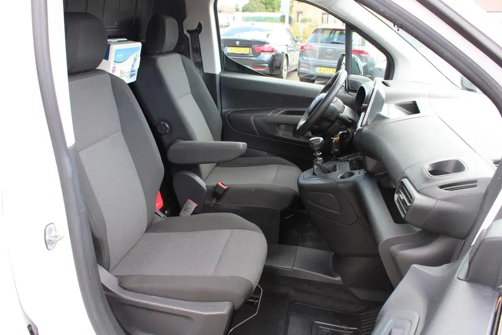 Toyota Proace City 1.5 D-4D Live ZIJSCHUIFDEUR RECHTS uit 2022, foto 13