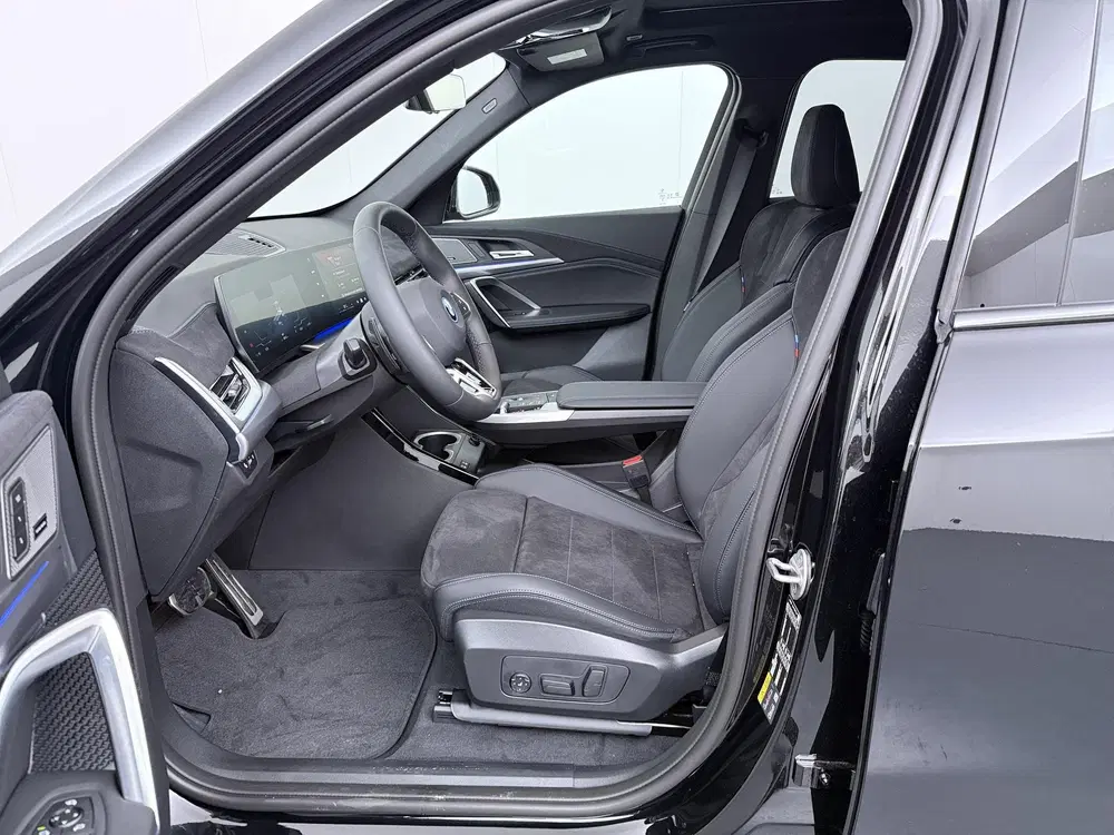 BMW iX1 eDrive20 67 kWh M Sport Edition uit 2026, foto 4