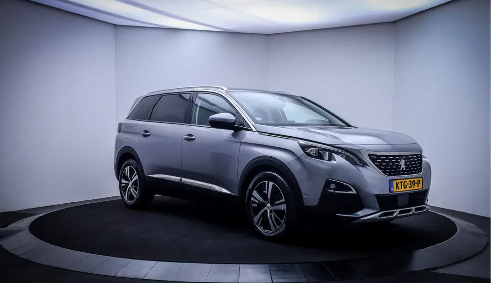 Peugeot 5008 1.2T Aut. 7p ALLURE Business FULL LED uit 2020, foto 2