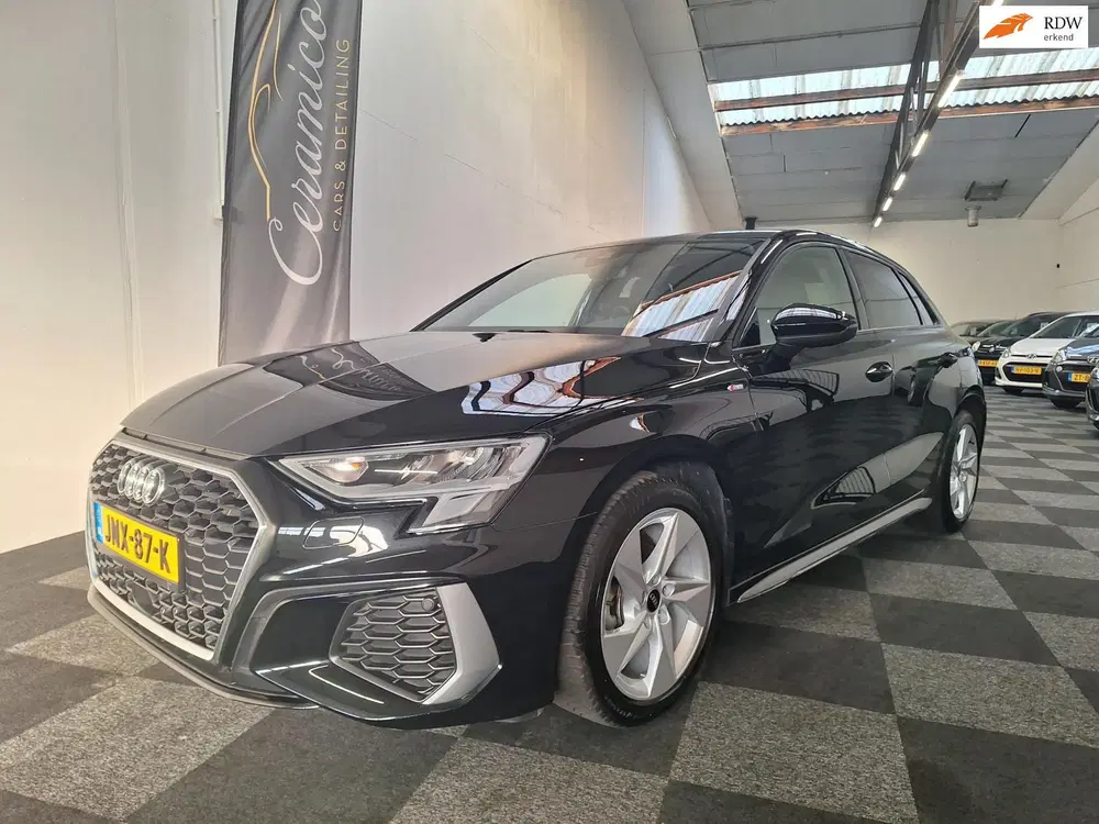 Audi A3 2024. 30 TFSI S-LINE. 1e EIG. 26.000 km. uit 2024