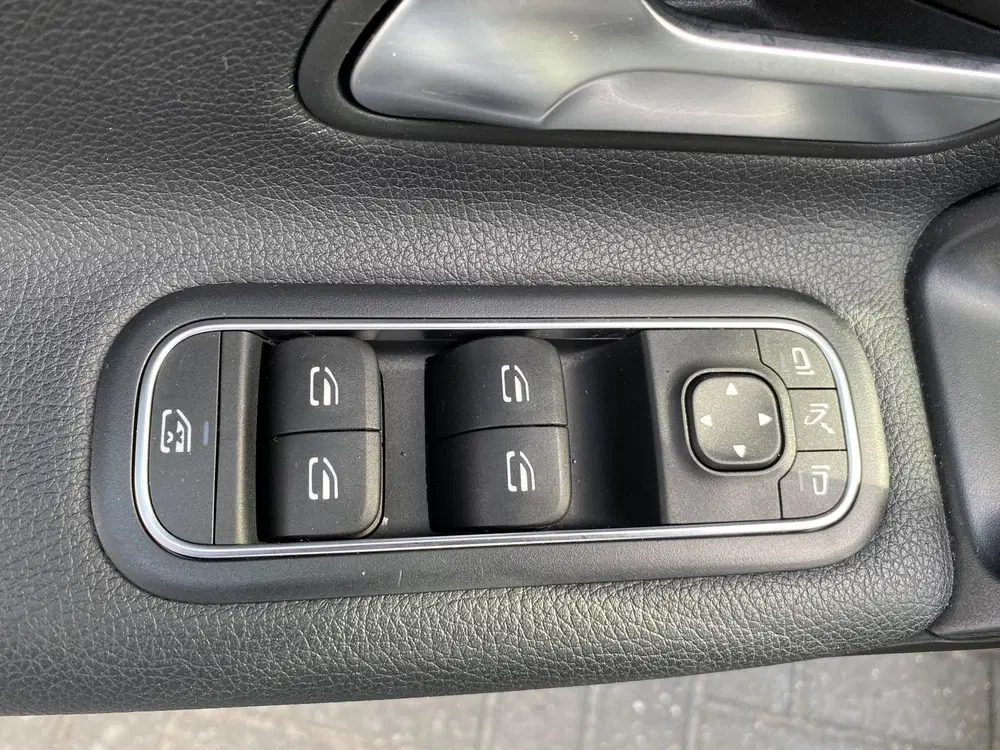Mercedes-Benz A-Klasse 250 e Business Solution AMG Limited uit 2022, foto 9