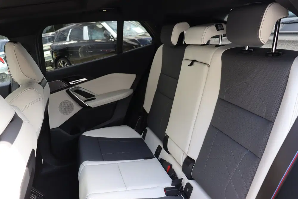 BMW iX2 eDrive20 M Sport uit 2026, foto 14