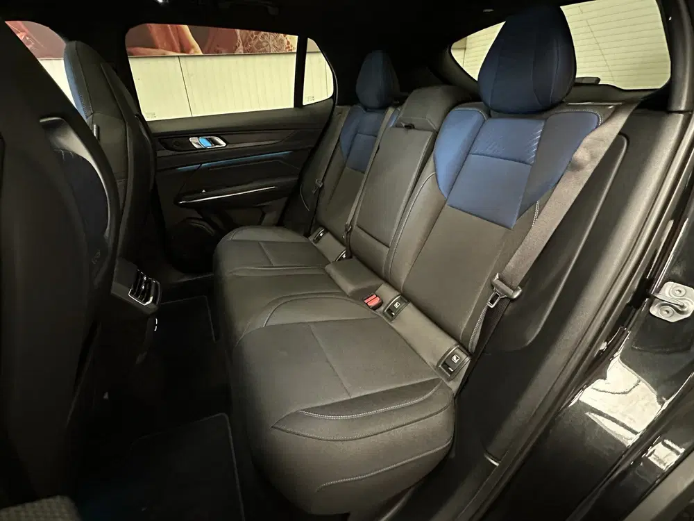 Lynk & Co 01 1.5 MODELJAAR 2023 FACELIFT ZWARTE HEMEL 3 uit 2023, foto 15