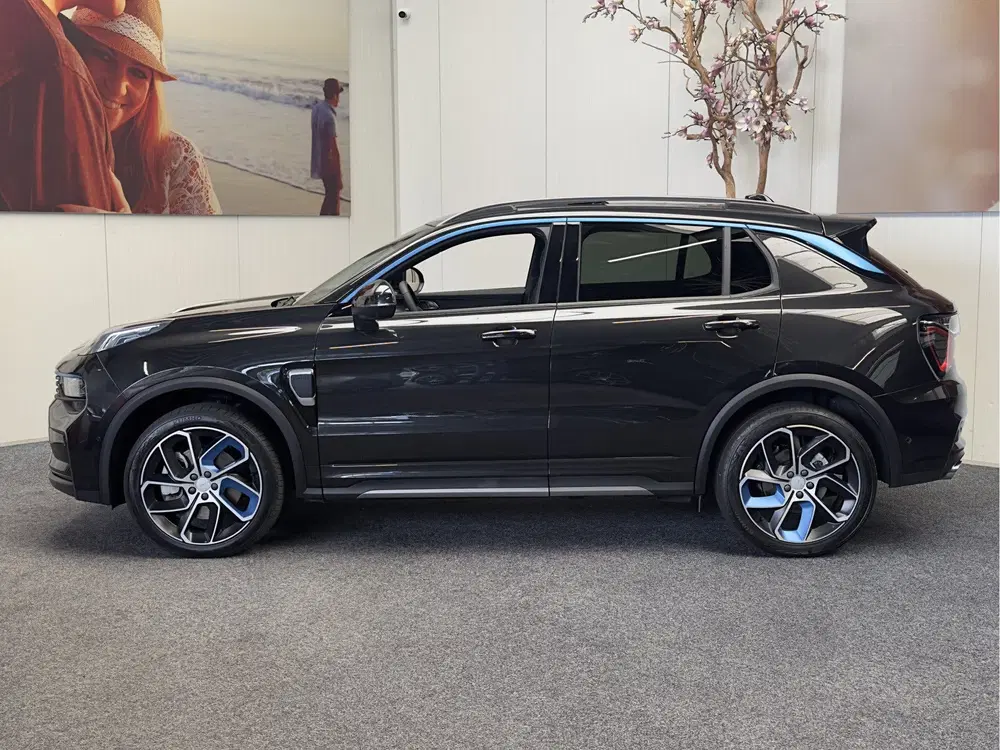 Lynk & Co 01 1.5 MODELJAAR 2023 FACELIFT ZWARTE HEMEL 3 uit 2023, foto 4