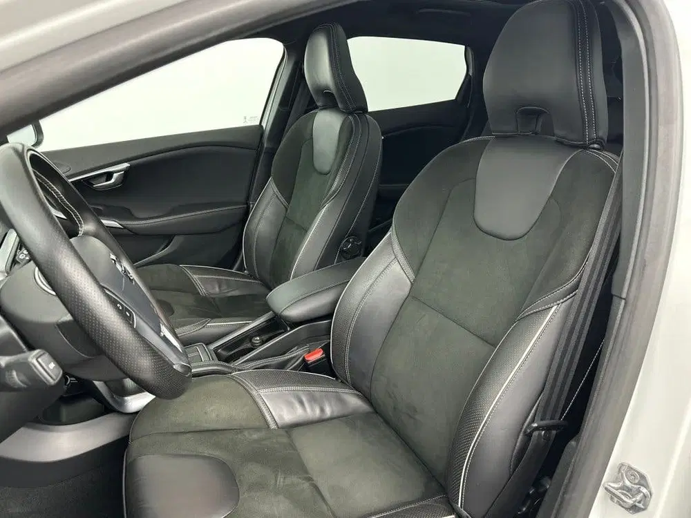 Volvo V40 T3 153PK AUT6 Polar+ Sport uit 2019, foto 15