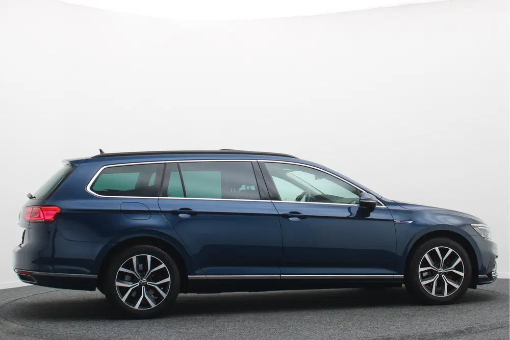 Volkswagen Passat 1.4 TSI PHEV GTE Business Panorama uit 2022, foto 8