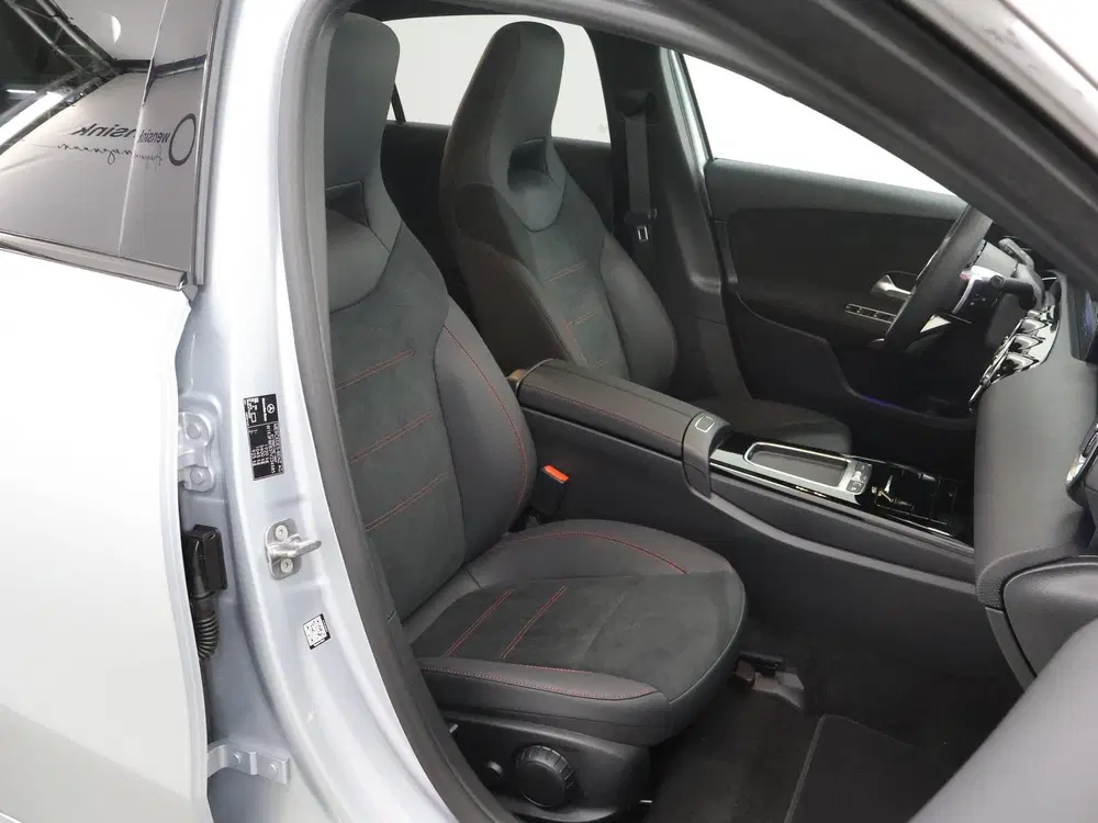 Mercedes-Benz A-Klasse 180 Business Solution AMG uit 2026, foto 10