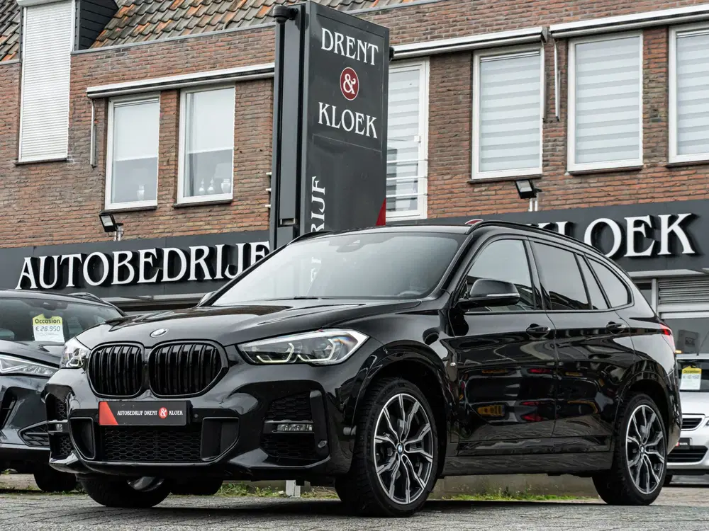 BMW X1 xDrive20i High Exe M-Sport PANO 19 INCH HA uit 2020