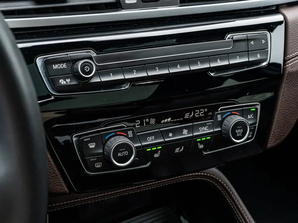 BMW X1 xDrive20i High Exe M-Sport PANO 19 INCH HA uit 2020, foto 12