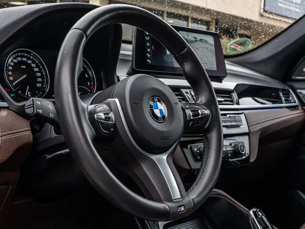 BMW X1 xDrive20i High Exe M-Sport PANO 19 INCH HA uit 2020, foto 14