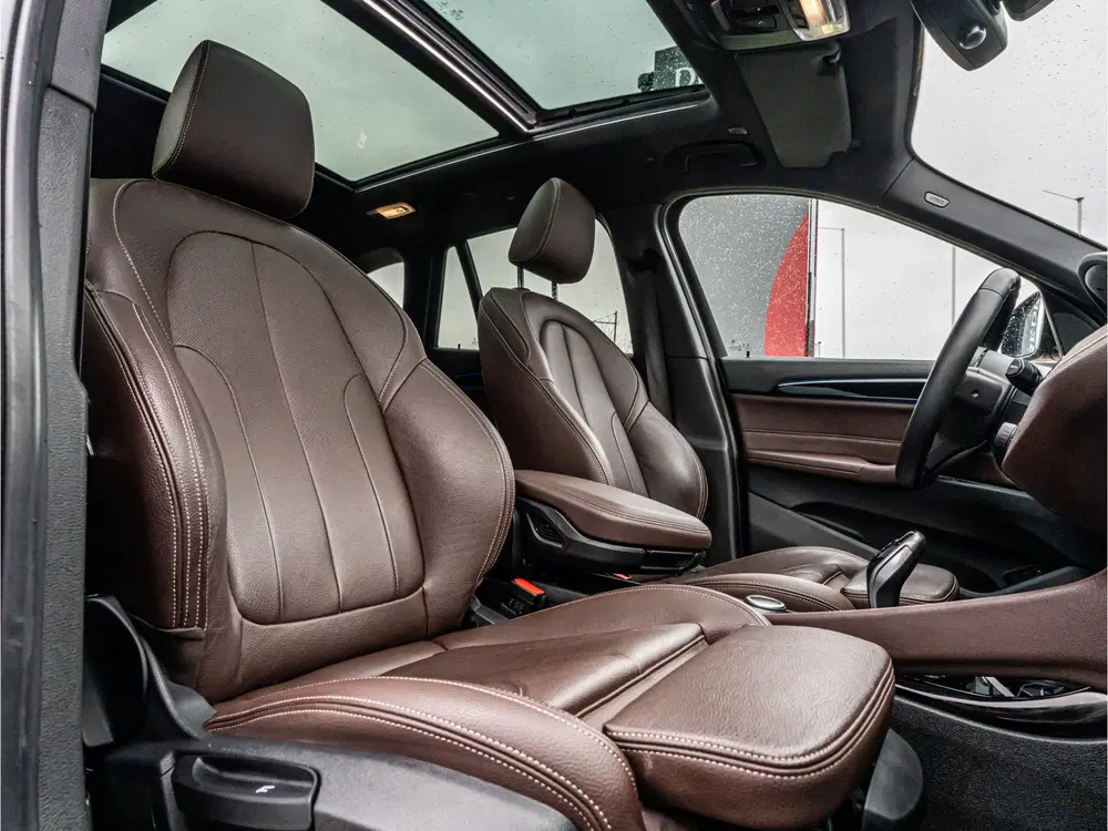 BMW X1 xDrive20i High Exe M-Sport PANO 19 INCH HA uit 2020, foto 4