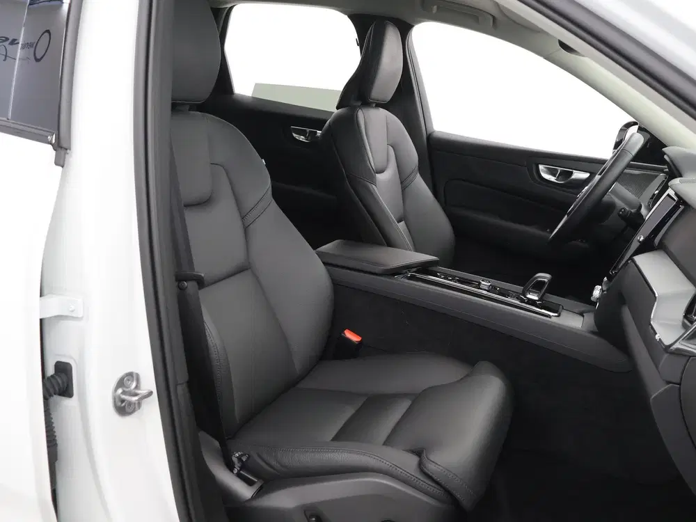 Volvo XC60 2.0 T8 Plug-in hybrid AWD Plus Dark uit 2025, foto 10