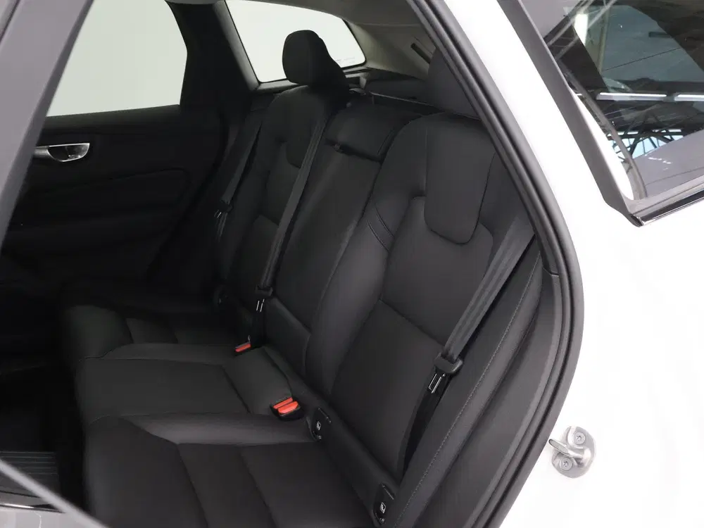 Volvo XC60 2.0 T8 Plug-in hybrid AWD Plus Dark uit 2025, foto 11