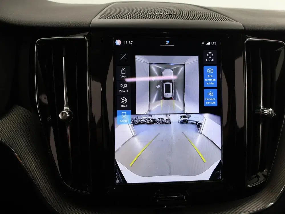 Volvo XC60 2.0 T8 Plug-in hybrid AWD Plus Dark uit 2025, foto 15