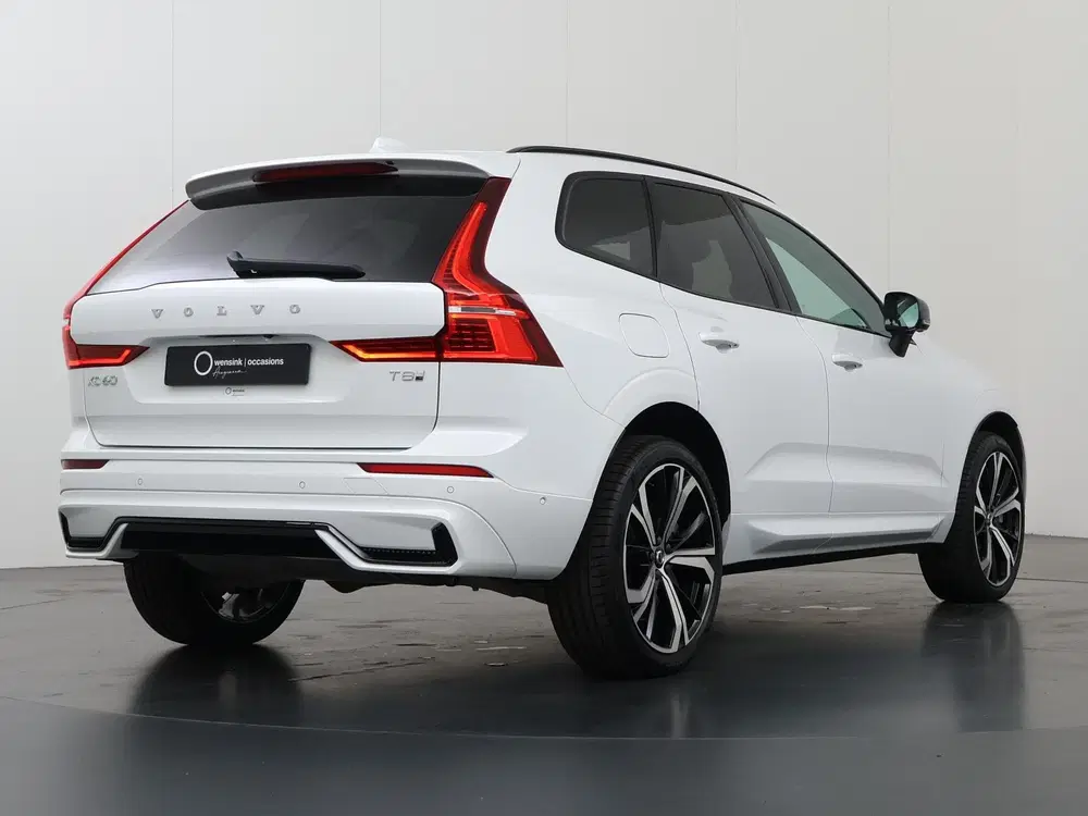 Volvo XC60 2.0 T8 Plug-in hybrid AWD Plus Dark uit 2025, foto 2