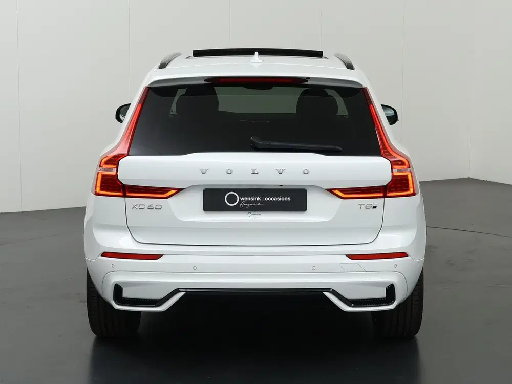 Volvo XC60 2.0 T8 Plug-in hybrid AWD Plus Dark uit 2025, foto 4