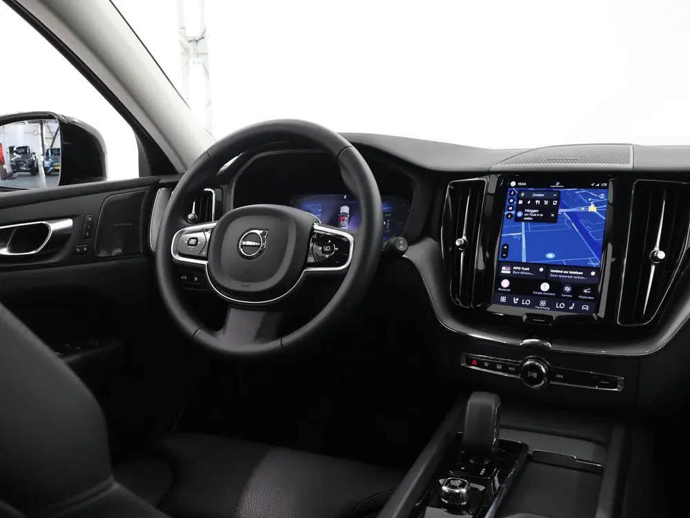 Volvo XC60 2.0 T8 Plug-in hybrid AWD Plus Dark uit 2025, foto 9