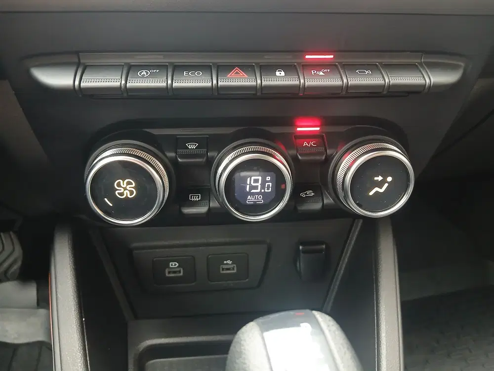 Dacia Duster 1.3 TCe 150pk automaat uit 2022, foto 12