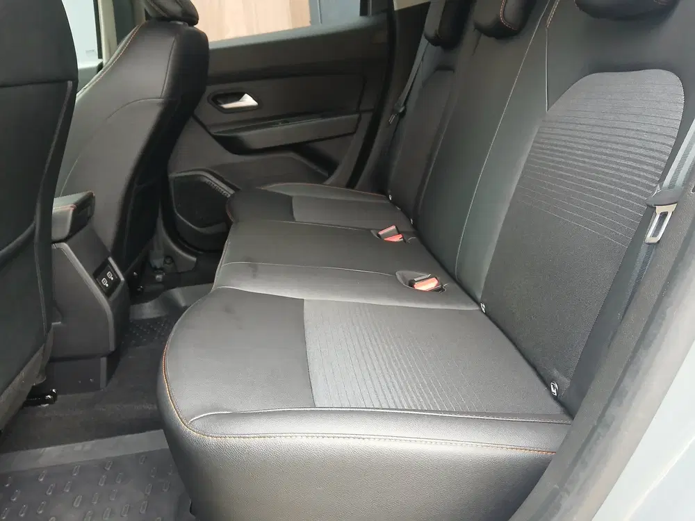 Dacia Duster 1.3 TCe 150pk automaat uit 2022, foto 8