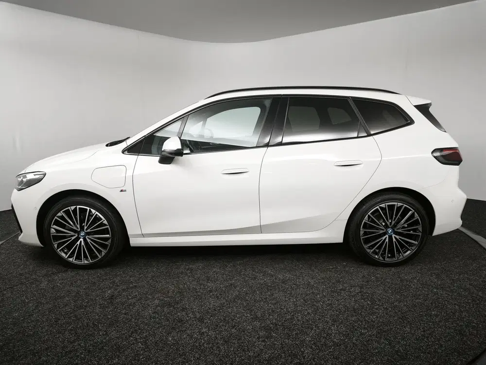 BMW 2-serie Active Tourer 225e xDrive uit 2023, foto 9