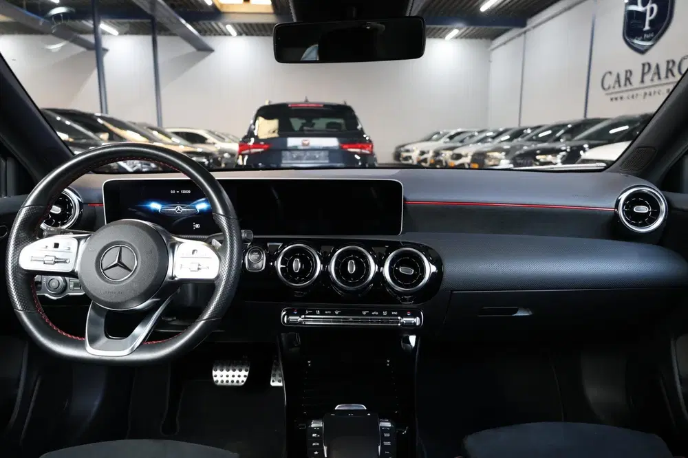 Mercedes-Benz A-Klasse 180 AMG Line BTW uit 2020, foto 2