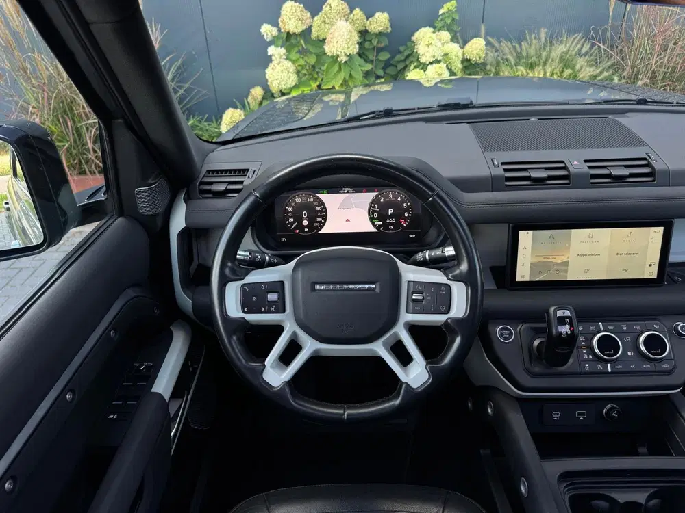 Land Rover Defender 2.0 P400e 110 S uit 2021, foto 11