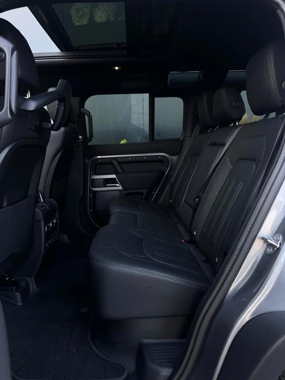 Land Rover Defender 2.0 P400e 110 S uit 2021, foto 13