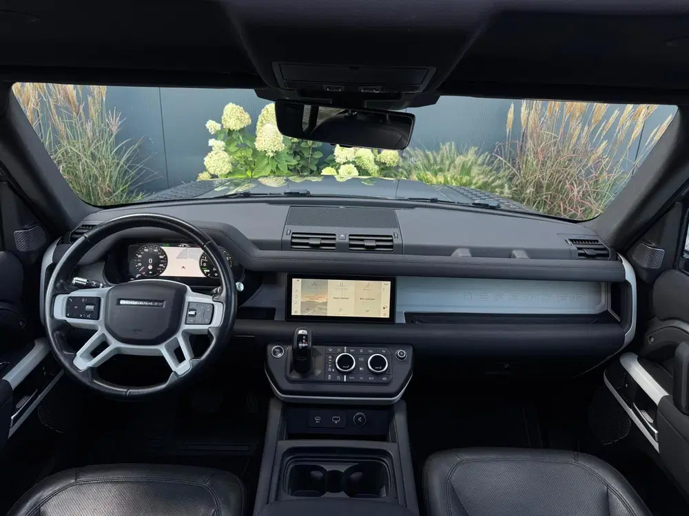Land Rover Defender 2.0 P400e 110 S uit 2021, foto 2