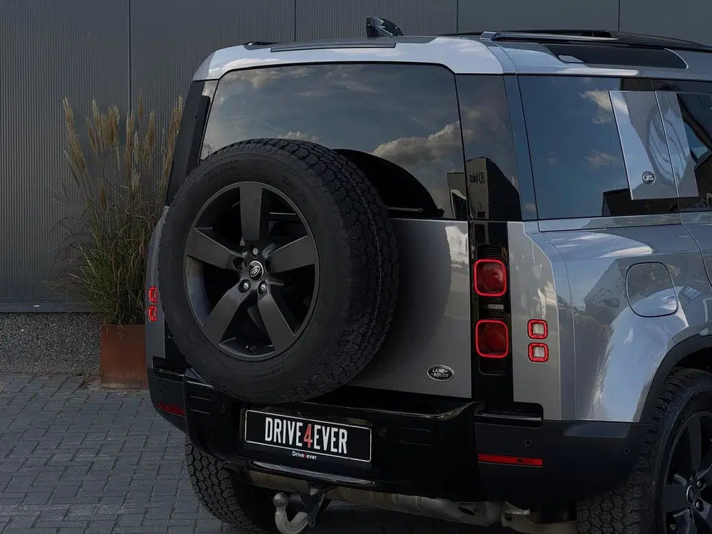 Land Rover Defender 2.0 P400e 110 S uit 2021, foto 8