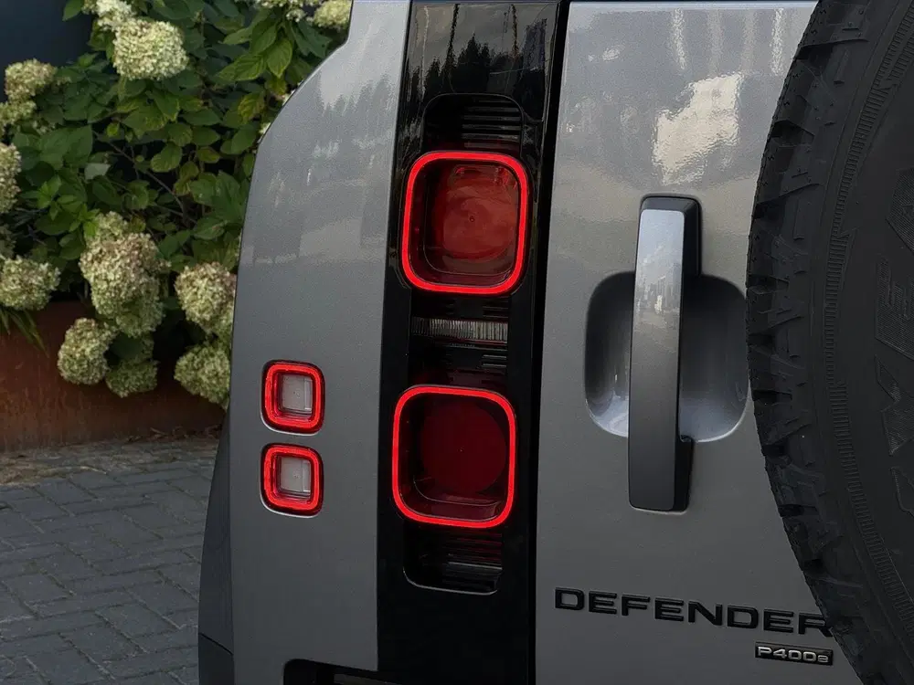 Land Rover Defender 2.0 P400e 110 S uit 2021, foto 9
