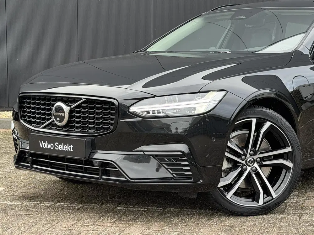 Volvo V90 2.0 T8 Plug-in hybrid AWD Ultra Dark uit 2025, foto 2