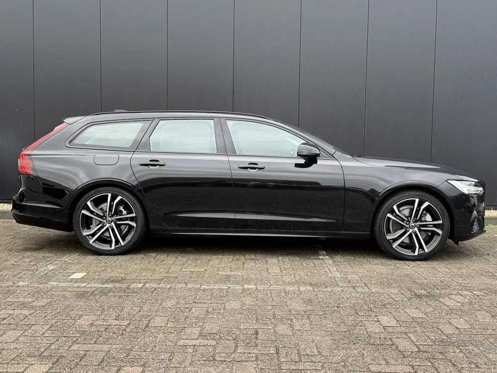 Volvo V90 2.0 T8 Plug-in hybrid AWD Ultra Dark uit 2025, foto 3