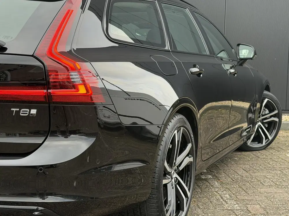 Volvo V90 2.0 T8 Plug-in hybrid AWD Ultra Dark uit 2025, foto 5