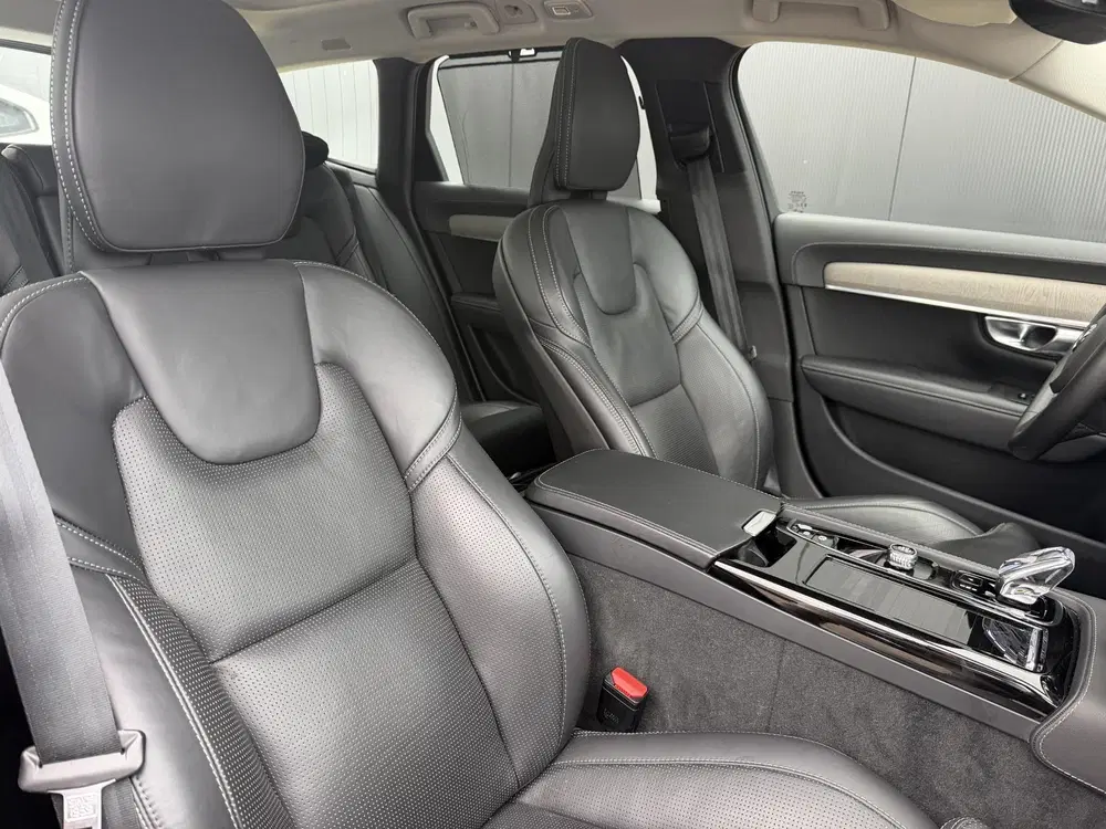 Volvo V90 2.0 T8 Plug-in hybrid AWD Ultra Dark uit 2025, foto 6