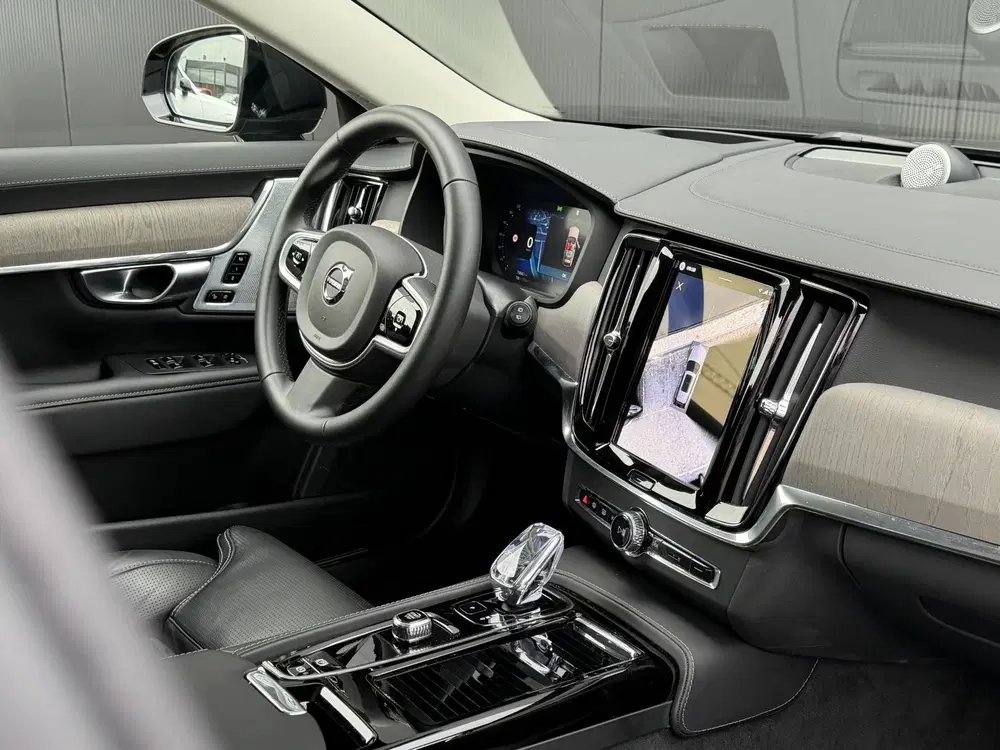 Volvo V90 2.0 T8 Plug-in hybrid AWD Ultra Dark uit 2025, foto 9